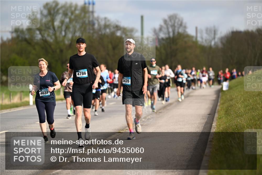 12.04.2026 - 45. Internationalen Wilhelmsburger Insellauf Dr. Thomas Lammeyer http://msf.ph/oto/9435060 12.04.2026 09:23:20 Laufen 4786, 4632, 3435 meine-sportfotos.de