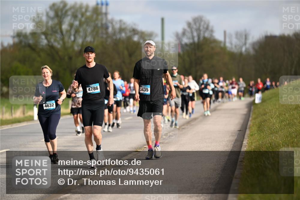 12.04.2026 - 45. Internationalen Wilhelmsburger Insellauf Dr. Thomas Lammeyer http://msf.ph/oto/9435061 12.04.2026 09:23:20 Laufen 4632, 4786, 3435 meine-sportfotos.de