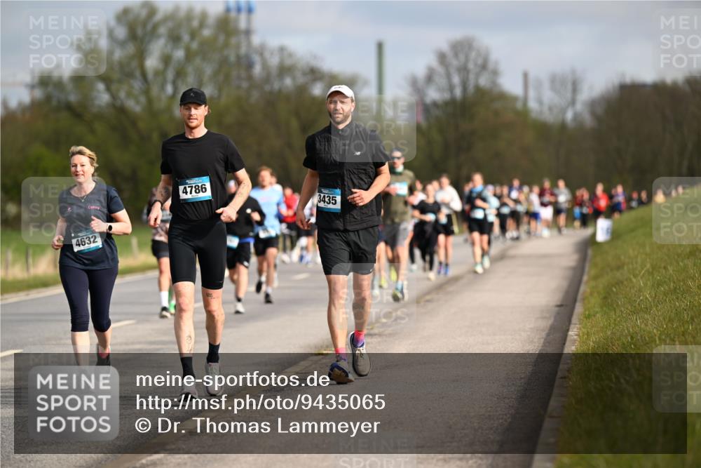 12.04.2026 - 45. Internationalen Wilhelmsburger Insellauf Dr. Thomas Lammeyer http://msf.ph/oto/9435065 12.04.2026 09:23:21 Laufen 4632, 4786, 3435 meine-sportfotos.de