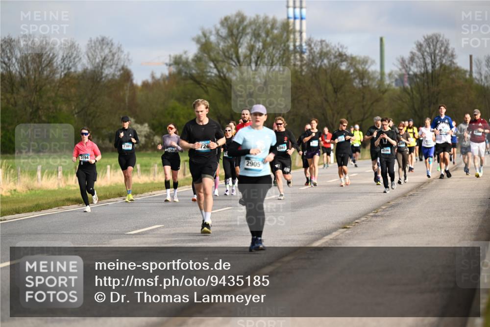 12.04.2026 - 45. Internationalen Wilhelmsburger Insellauf Dr. Thomas Lammeyer http://msf.ph/oto/9435185 12.04.2026 09:23:43 Laufen 2389, 124, 30, 3194, 2905, 3997, 4596, 531 meine-sportfotos.de