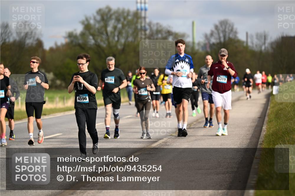 12.04.2026 - 45. Internationalen Wilhelmsburger Insellauf Dr. Thomas Lammeyer http://msf.ph/oto/9435254 12.04.2026 09:23:55 Laufen 59, 3187, 4596, 4595, 4597, 52, 5319 meine-sportfotos.de