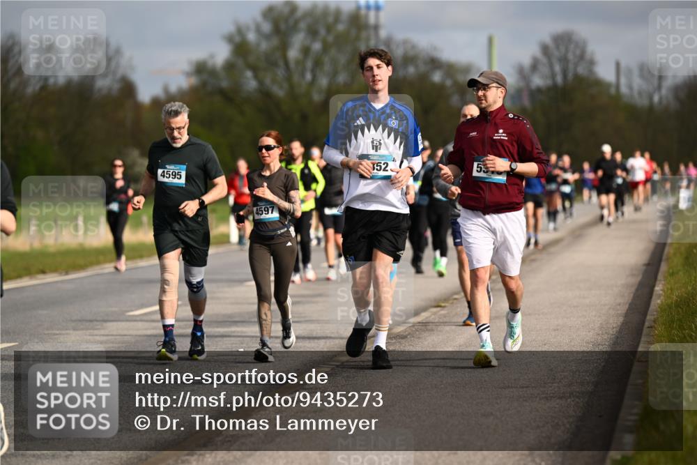 12.04.2026 - 45. Internationalen Wilhelmsburger Insellauf Dr. Thomas Lammeyer http://msf.ph/oto/9435273 12.04.2026 09:23:58 Laufen 4595, 4597, 352, 53 meine-sportfotos.de