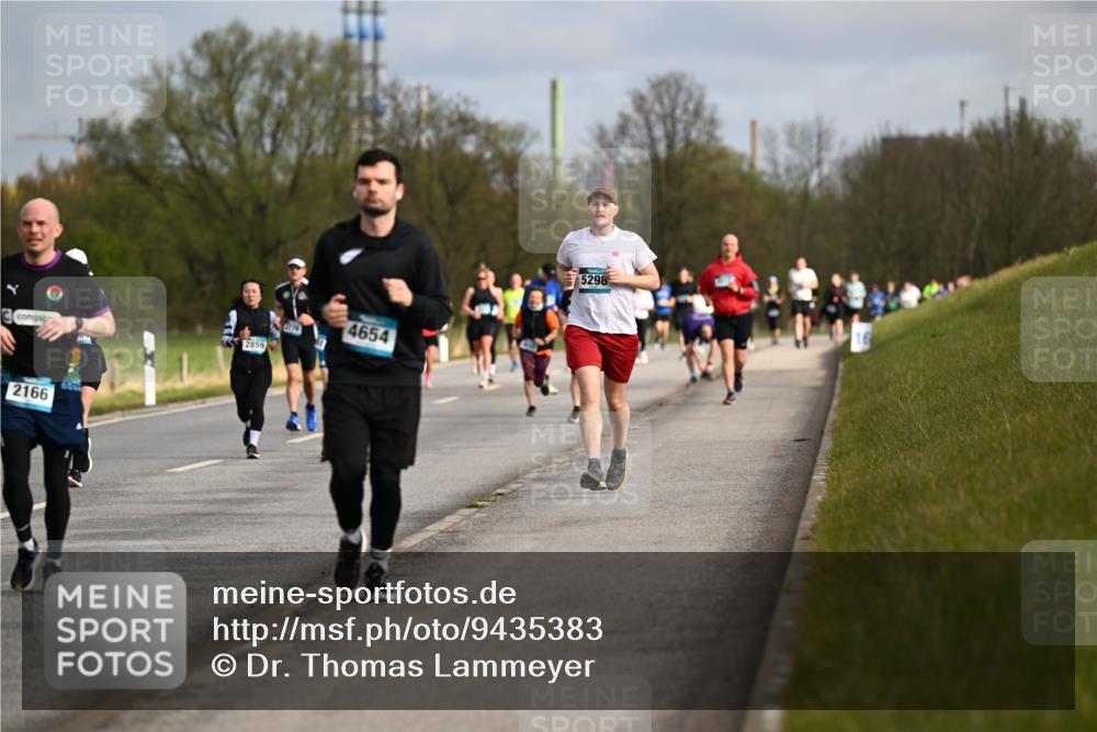 12.04.2026 - 45. Internationalen Wilhelmsburger Insellauf Dr. Thomas Lammeyer http://msf.ph/oto/9435383 12.04.2026 09:24:23 Laufen 2166, 2859, 6776, 4654, 5298 meine-sportfotos.de