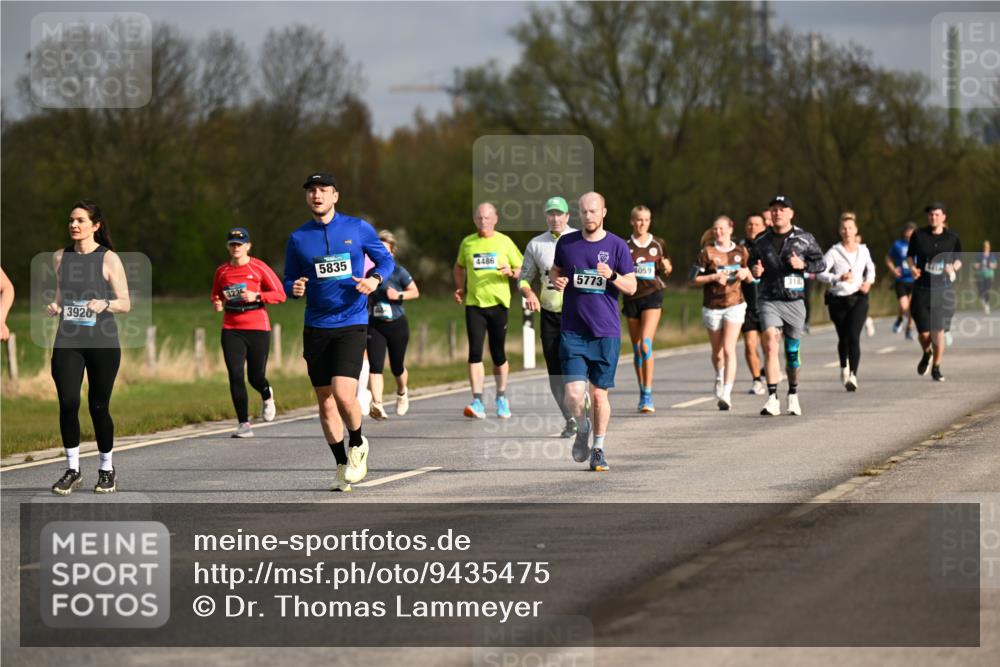 12.04.2026 - 45. Internationalen Wilhelmsburger Insellauf Dr. Thomas Lammeyer http://msf.ph/oto/9435475 12.04.2026 09:24:41 Laufen 3920, 5835, 4486, 3230, 5773, 4059 meine-sportfotos.de