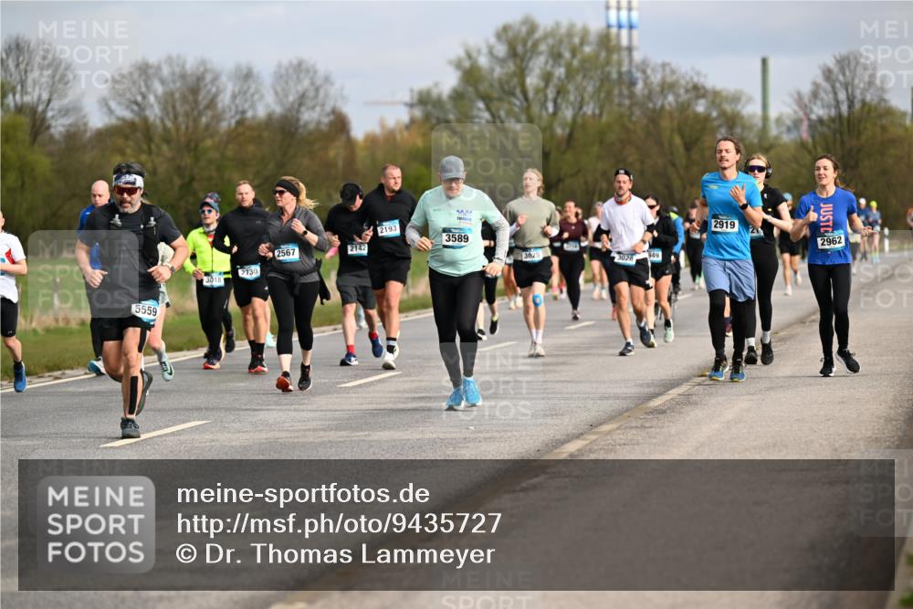 12.04.2026 - 45. Internationalen Wilhelmsburger Insellauf Dr. Thomas Lammeyer http://msf.ph/oto/9435727 12.04.2026 09:25:30 Laufen 5559, 30, 00, 2193, 3589, 2567, 2142, 3029, 2730, 3028, 949, 3018, 2919, 21, 2962 meine-sportfotos.de