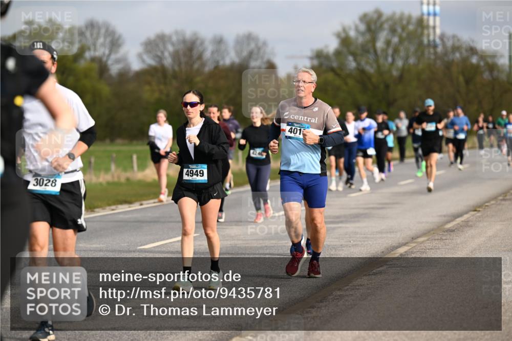 12.04.2026 - 45. Internationalen Wilhelmsburger Insellauf Dr. Thomas Lammeyer http://msf.ph/oto/9435781 12.04.2026 09:25:39 Laufen 161, 4949, 3028, 424, 401 meine-sportfotos.de