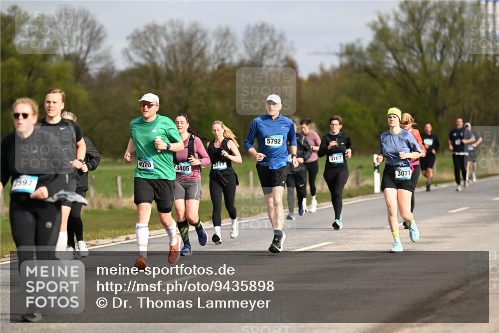12.04.2026 - 45. Internationalen Wilhelmsburger Insellauf Dr. Thomas Lammeyer http://msf.ph/oto/9435898 12.04.2026 09:26:01 Laufen 4070, 3717, 3405, 597, 5792, 3707, 3077 meine-sportfotos.de