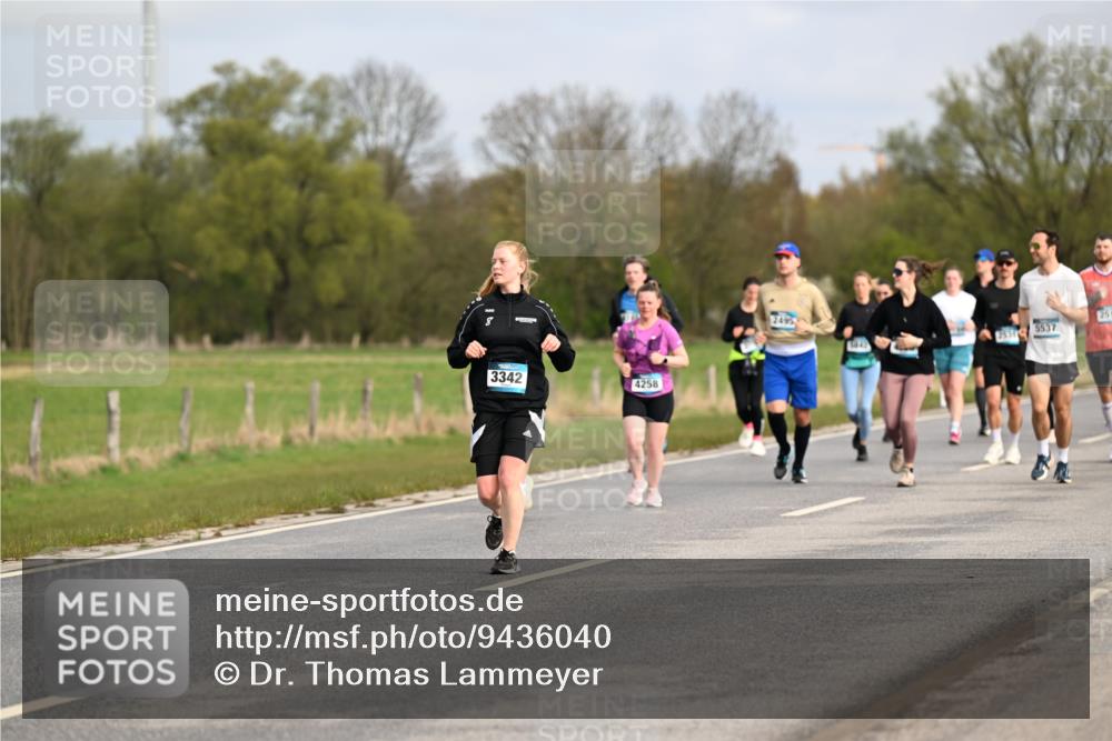 12.04.2026 - 45. Internationalen Wilhelmsburger Insellauf Dr. Thomas Lammeyer http://msf.ph/oto/9436040 12.04.2026 09:26:30 Laufen 5537, 3342, 4258 meine-sportfotos.de