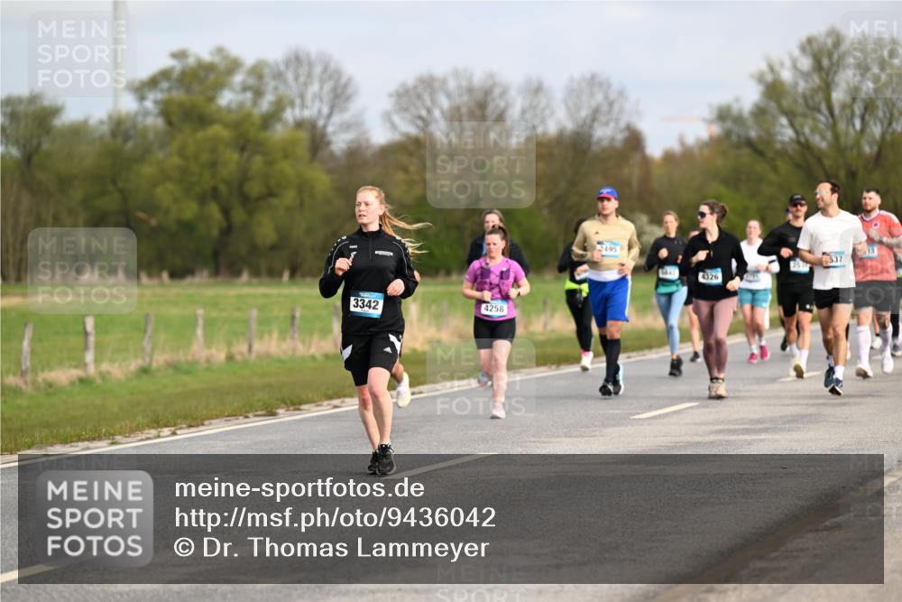 12.04.2026 - 45. Internationalen Wilhelmsburger Insellauf Dr. Thomas Lammeyer http://msf.ph/oto/9436042 12.04.2026 09:26:31 Laufen 3342, 4258, 2495, 537, 4326 meine-sportfotos.de