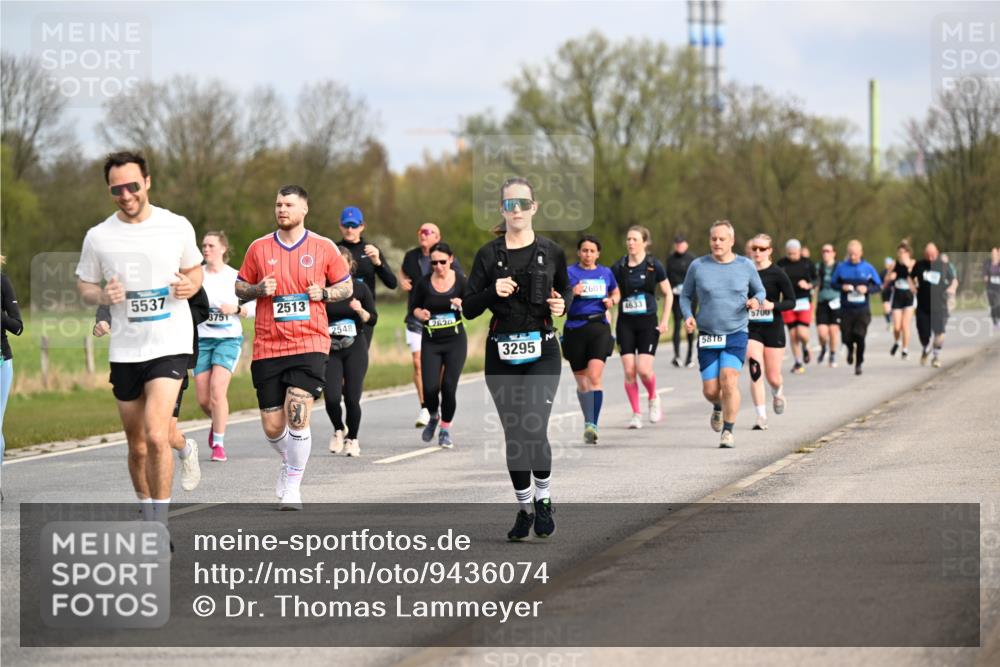 12.04.2026 - 45. Internationalen Wilhelmsburger Insellauf Dr. Thomas Lammeyer http://msf.ph/oto/9436074 12.04.2026 09:26:37 Laufen 5537, 3751, 2513, 2548, 2620, 3295, 2601, 4633, 5700, 5815 meine-sportfotos.de