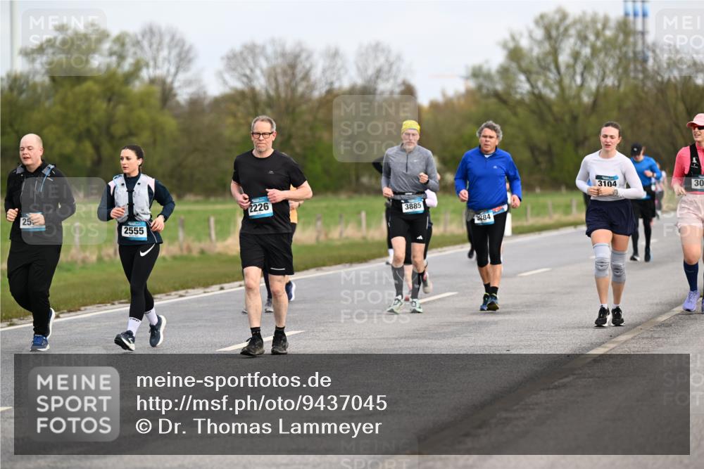 12.04.2026 - 45. Internationalen Wilhelmsburger Insellauf Dr. Thomas Lammeyer http://msf.ph/oto/9437045 12.04.2026 09:29:29 Laufen 25, 2555, 2226, 3885, 3884, 3104, 30 meine-sportfotos.de