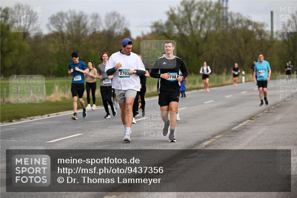12.04.2026 - 45. Internationalen Wilhelmsburger Insellauf Dr. Thomas Lammeyer http://msf.ph/oto/9437356 12.04.2026 09:30:29 Laufen 5583, 5558, 2703, 2411, 788 meine-sportfotos.de