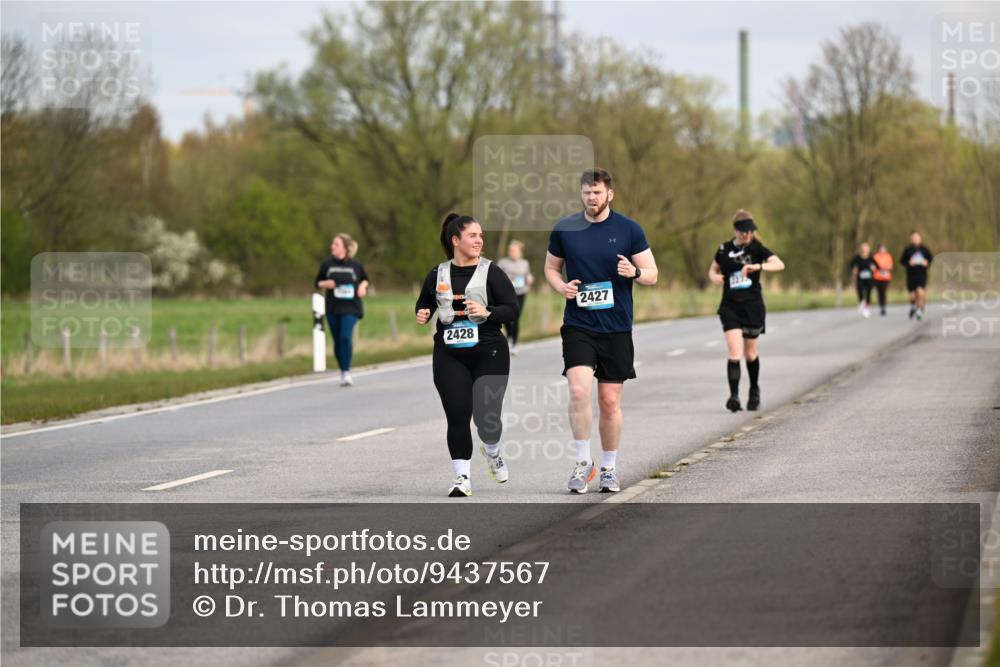 12.04.2026 - 45. Internationalen Wilhelmsburger Insellauf Dr. Thomas Lammeyer http://msf.ph/oto/9437567 12.04.2026 09:31:26 Laufen 2428, 2427 meine-sportfotos.de