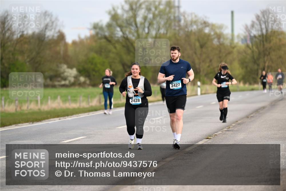12.04.2026 - 45. Internationalen Wilhelmsburger Insellauf Dr. Thomas Lammeyer http://msf.ph/oto/9437576 12.04.2026 09:31:27 Laufen 2428, 2427 meine-sportfotos.de