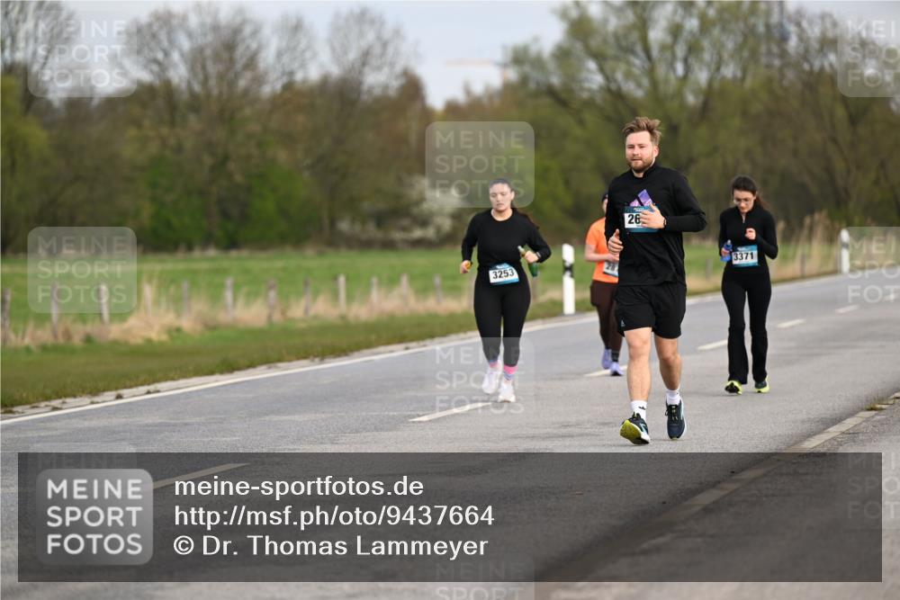 12.04.2026 - 45. Internationalen Wilhelmsburger Insellauf Dr. Thomas Lammeyer http://msf.ph/oto/9437664 12.04.2026 09:32:03 Laufen 3253, 26, 3371 meine-sportfotos.de