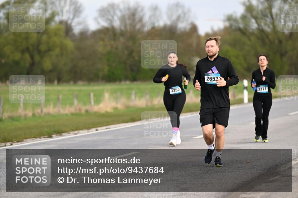 12.04.2026 - 45. Internationalen Wilhelmsburger Insellauf Dr. Thomas Lammeyer http://msf.ph/oto/9437684 12.04.2026 09:32:06 Laufen 3253, 2652, 3371 meine-sportfotos.de