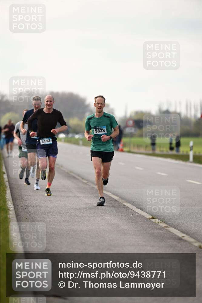 12.04.2026 - 45. Internationalen Wilhelmsburger Insellauf Dr. Thomas Lammeyer http://msf.ph/oto/9438771 12.04.2026 09:55:47 Laufen 5838, 3113 meine-sportfotos.de