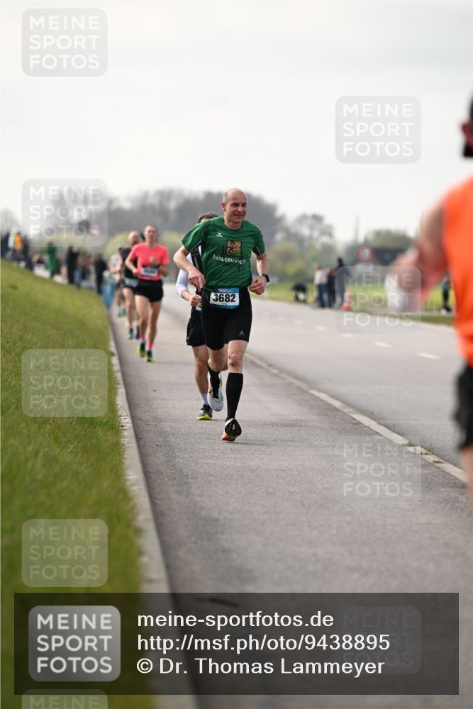 12.04.2026 - 45. Internationalen Wilhelmsburger Insellauf Dr. Thomas Lammeyer http://msf.ph/oto/9438895 12.04.2026 09:56:38 Laufen 3682 meine-sportfotos.de