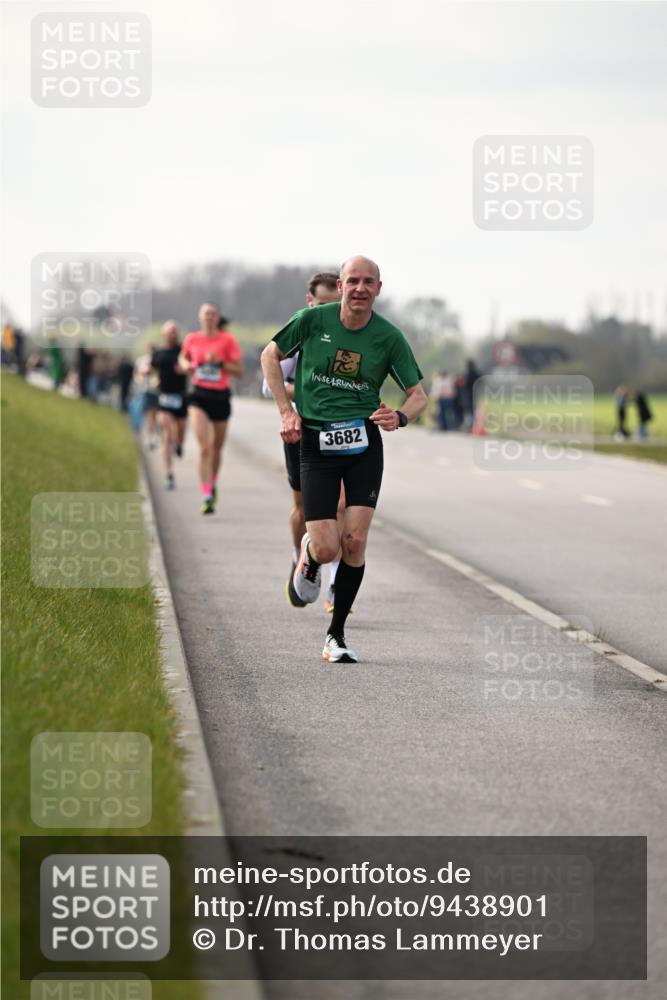 12.04.2026 - 45. Internationalen Wilhelmsburger Insellauf Dr. Thomas Lammeyer http://msf.ph/oto/9438901 12.04.2026 09:56:39 Laufen 3682 meine-sportfotos.de