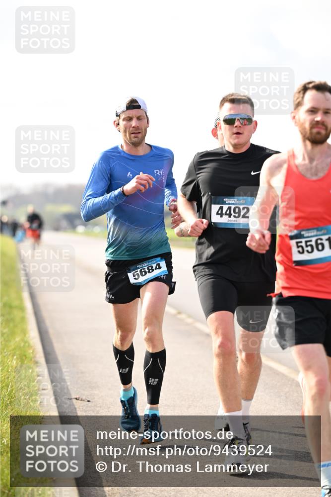 12.04.2026 - 45. Internationalen Wilhelmsburger Insellauf Dr. Thomas Lammeyer http://msf.ph/oto/9439524 12.04.2026 10:01:32 Laufen 5684, 26, 4492, 5561 meine-sportfotos.de