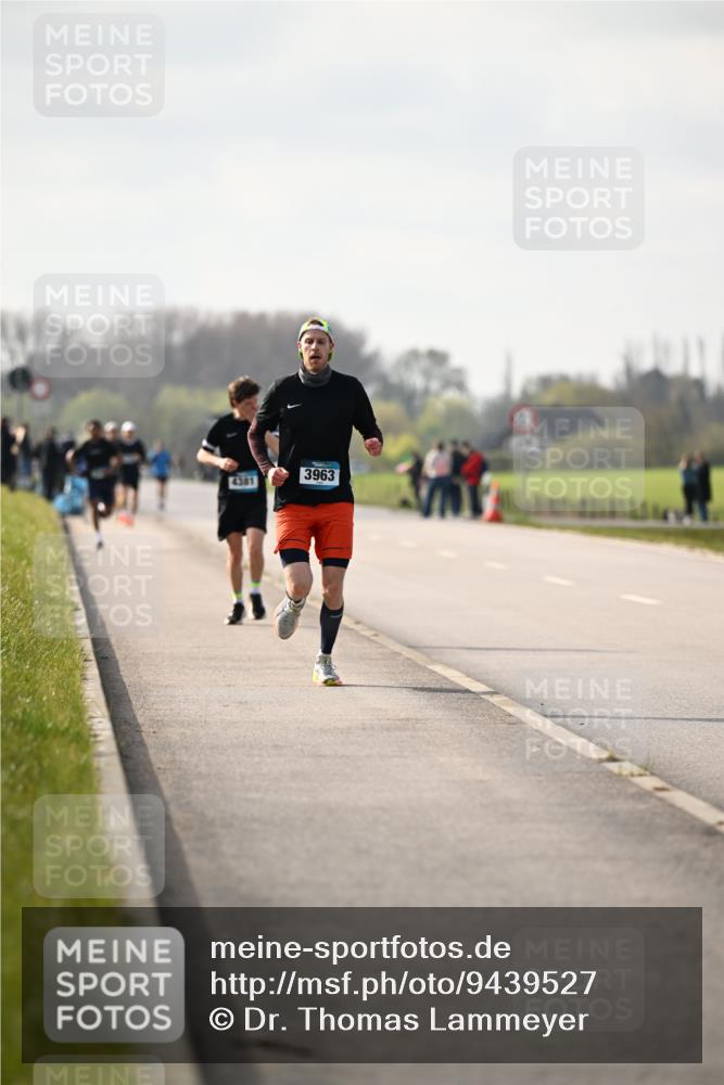 12.04.2026 - 45. Internationalen Wilhelmsburger Insellauf Dr. Thomas Lammeyer http://msf.ph/oto/9439527 12.04.2026 10:01:41 Laufen 3963, 4381 meine-sportfotos.de