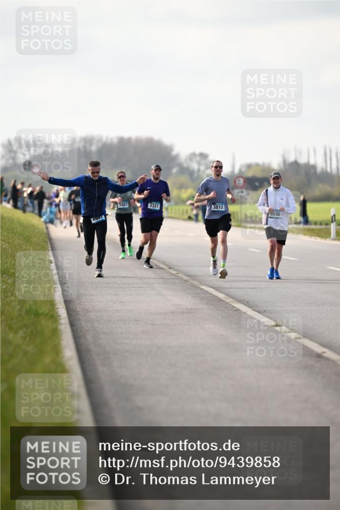 12.04.2026 - 45. Internationalen Wilhelmsburger Insellauf Dr. Thomas Lammeyer http://msf.ph/oto/9439858 12.04.2026 10:03:03 Laufen 3487, 3321, 4941, 3812, 3558 meine-sportfotos.de