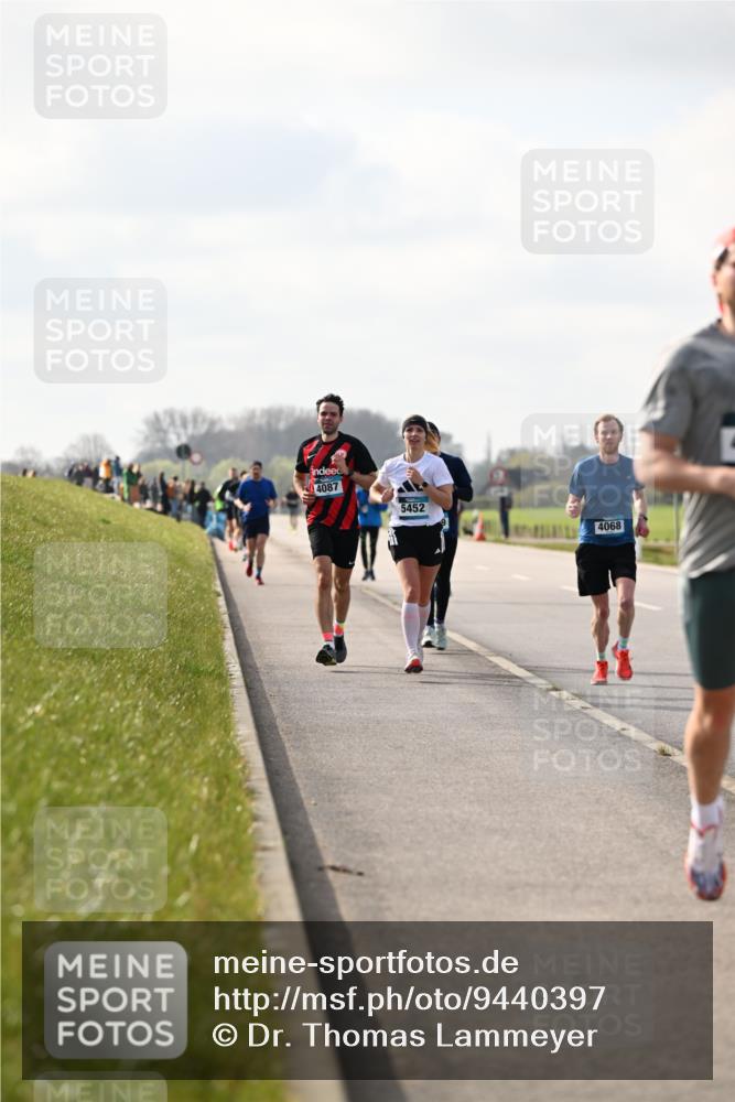 12.04.2026 - 45. Internationalen Wilhelmsburger Insellauf Dr. Thomas Lammeyer http://msf.ph/oto/9440397 12.04.2026 10:04:56 Laufen 4087, 5452, 4068 meine-sportfotos.de