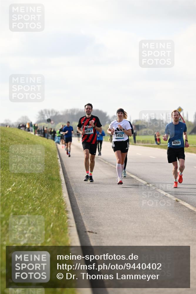 12.04.2026 - 45. Internationalen Wilhelmsburger Insellauf Dr. Thomas Lammeyer http://msf.ph/oto/9440402 12.04.2026 10:04:56 Laufen 4087, 5452, 4068 meine-sportfotos.de