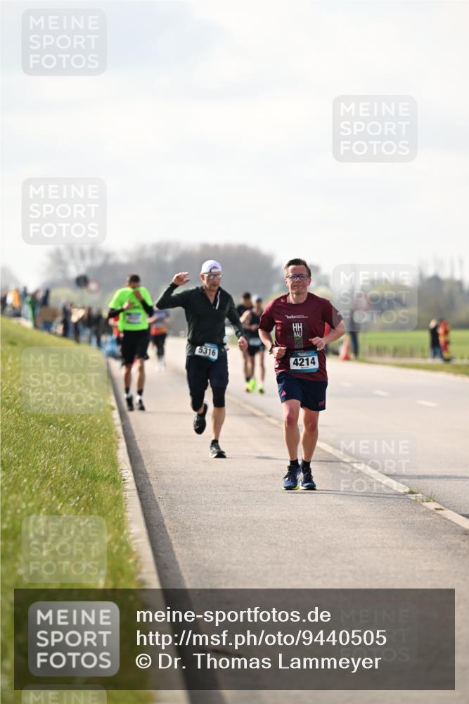 12.04.2026 - 45. Internationalen Wilhelmsburger Insellauf Dr. Thomas Lammeyer http://msf.ph/oto/9440505 12.04.2026 10:05:20 Laufen 5316, 4214 meine-sportfotos.de