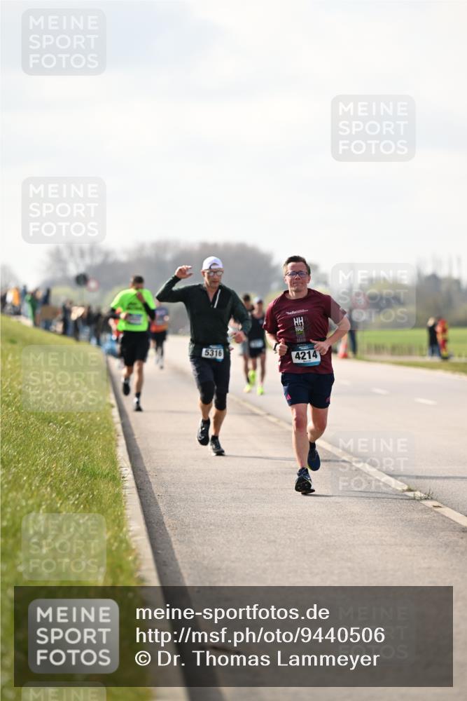 12.04.2026 - 45. Internationalen Wilhelmsburger Insellauf Dr. Thomas Lammeyer http://msf.ph/oto/9440506 12.04.2026 10:05:20 Laufen 5316, 4214 meine-sportfotos.de