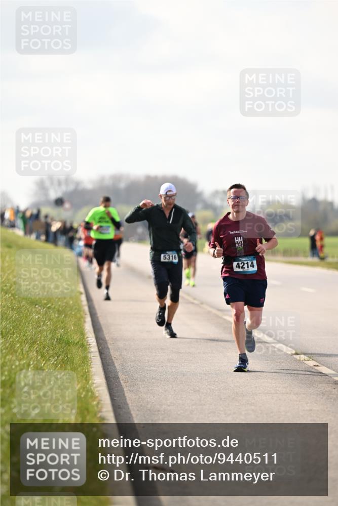 12.04.2026 - 45. Internationalen Wilhelmsburger Insellauf Dr. Thomas Lammeyer http://msf.ph/oto/9440511 12.04.2026 10:05:21 Laufen 5316, 4214 meine-sportfotos.de