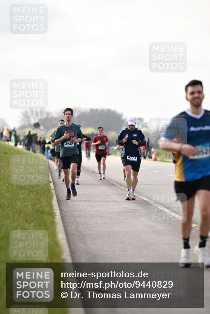 12.04.2026 - 45. Internationalen Wilhelmsburger Insellauf Dr. Thomas Lammeyer http://msf.ph/oto/9440829 12.04.2026 10:06:10 Laufen 4242, 4713 meine-sportfotos.de