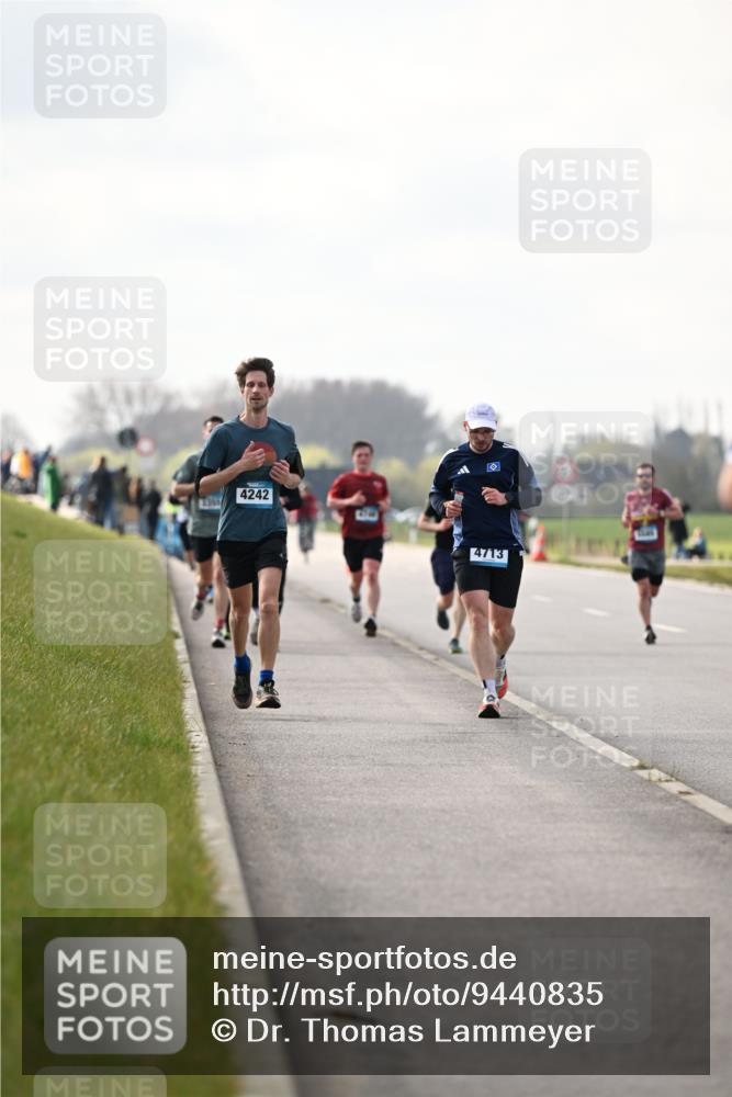 12.04.2026 - 45. Internationalen Wilhelmsburger Insellauf Dr. Thomas Lammeyer http://msf.ph/oto/9440835 12.04.2026 10:06:11 Laufen 4242, 4713 meine-sportfotos.de