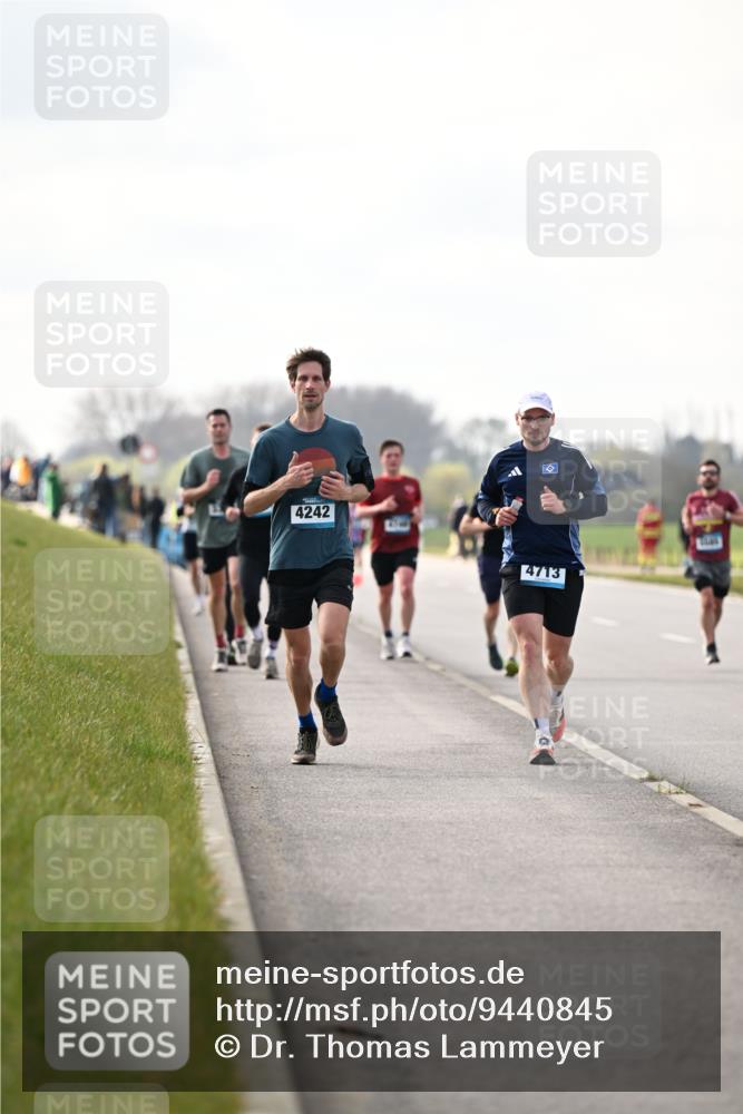 12.04.2026 - 45. Internationalen Wilhelmsburger Insellauf Dr. Thomas Lammeyer http://msf.ph/oto/9440845 12.04.2026 10:06:12 Laufen 4242, 4713 meine-sportfotos.de