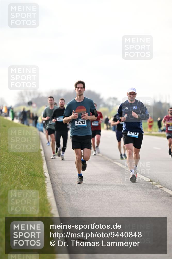 12.04.2026 - 45. Internationalen Wilhelmsburger Insellauf Dr. Thomas Lammeyer http://msf.ph/oto/9440848 12.04.2026 10:06:13 Laufen 4127, 4242, 4713 meine-sportfotos.de