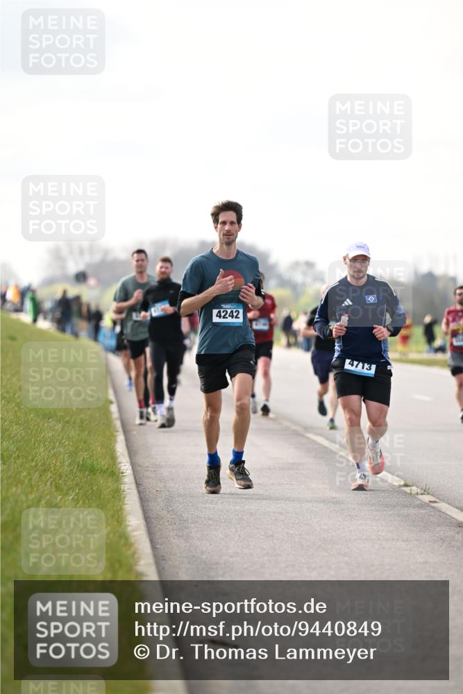 12.04.2026 - 45. Internationalen Wilhelmsburger Insellauf Dr. Thomas Lammeyer http://msf.ph/oto/9440849 12.04.2026 10:06:13 Laufen 4242, 4713 meine-sportfotos.de