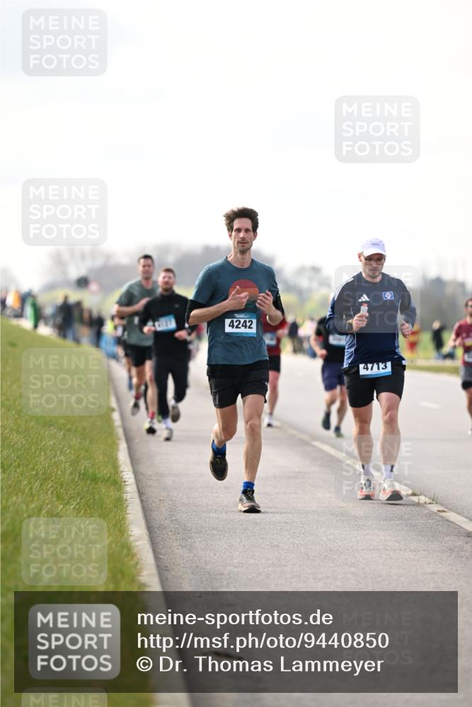 12.04.2026 - 45. Internationalen Wilhelmsburger Insellauf Dr. Thomas Lammeyer http://msf.ph/oto/9440850 12.04.2026 10:06:13 Laufen 4242, 4713 meine-sportfotos.de