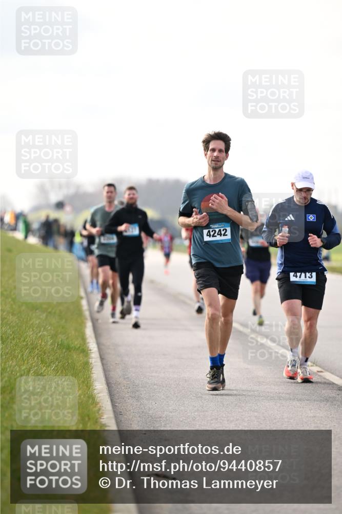 12.04.2026 - 45. Internationalen Wilhelmsburger Insellauf Dr. Thomas Lammeyer http://msf.ph/oto/9440857 12.04.2026 10:06:14 Laufen 4, 4242, 4713 meine-sportfotos.de