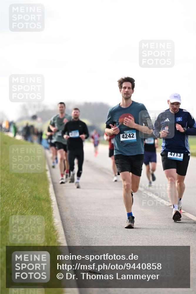 12.04.2026 - 45. Internationalen Wilhelmsburger Insellauf Dr. Thomas Lammeyer http://msf.ph/oto/9440858 12.04.2026 10:06:14 Laufen 4242, 4713 meine-sportfotos.de