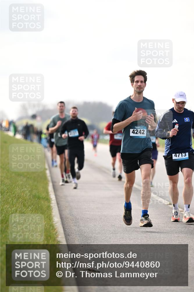12.04.2026 - 45. Internationalen Wilhelmsburger Insellauf Dr. Thomas Lammeyer http://msf.ph/oto/9440860 12.04.2026 10:06:14 Laufen 4242, 4713 meine-sportfotos.de