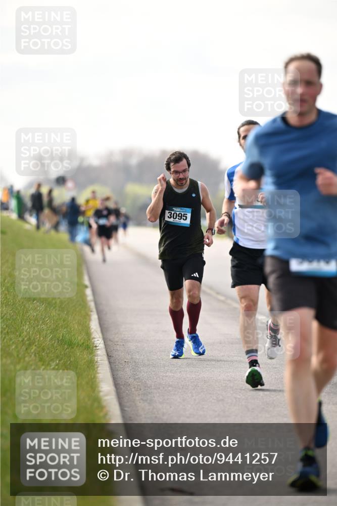 12.04.2026 - 45. Internationalen Wilhelmsburger Insellauf Dr. Thomas Lammeyer http://msf.ph/oto/9441257 12.04.2026 10:07:41 Laufen 3095 meine-sportfotos.de