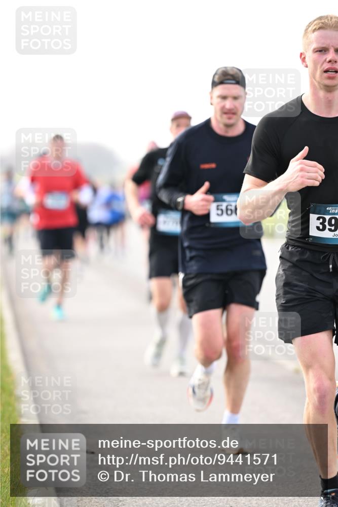 12.04.2026 - 45. Internationalen Wilhelmsburger Insellauf Dr. Thomas Lammeyer http://msf.ph/oto/9441571 12.04.2026 10:08:44 Laufen 561, 45, 39 meine-sportfotos.de