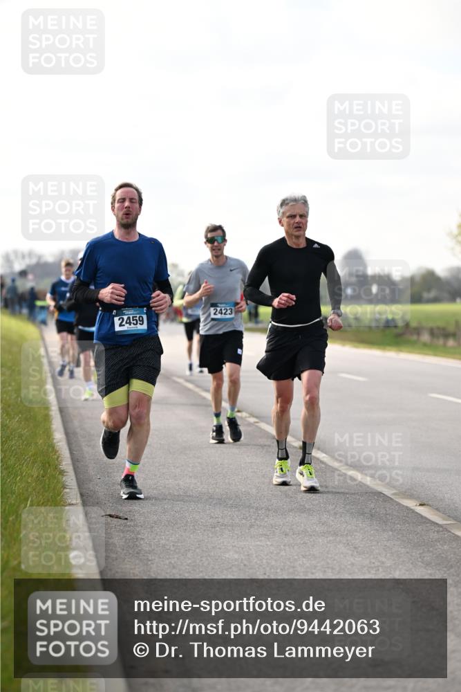12.04.2026 - 45. Internationalen Wilhelmsburger Insellauf Dr. Thomas Lammeyer http://msf.ph/oto/9442063 12.04.2026 10:10:15 Laufen 2423, 2459 meine-sportfotos.de