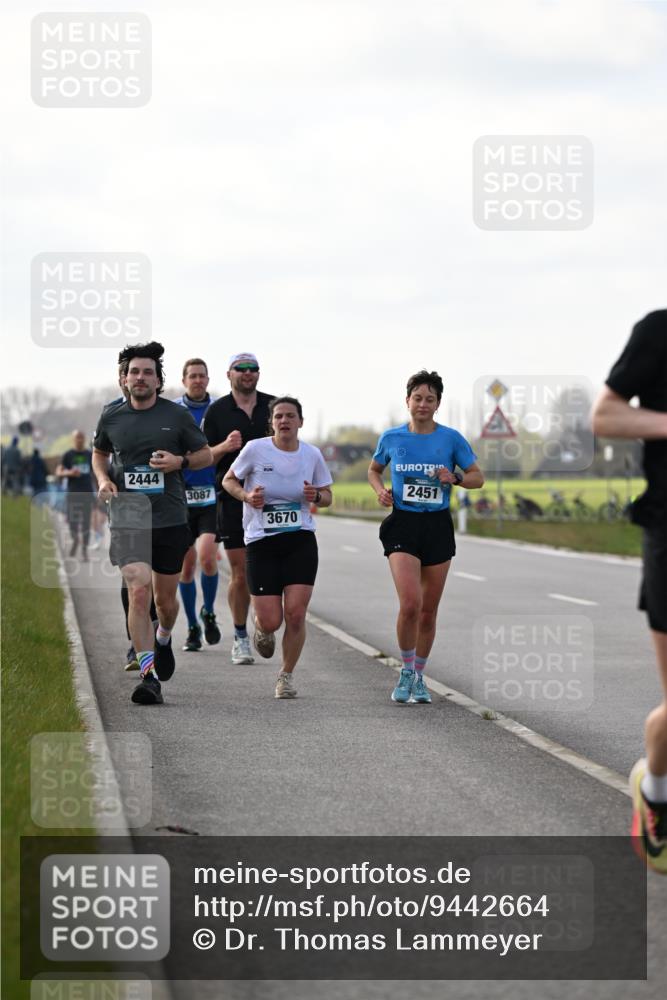 12.04.2026 - 45. Internationalen Wilhelmsburger Insellauf Dr. Thomas Lammeyer http://msf.ph/oto/9442664 12.04.2026 10:12:59 Laufen 2444, 3087, 3670, 2451 meine-sportfotos.de