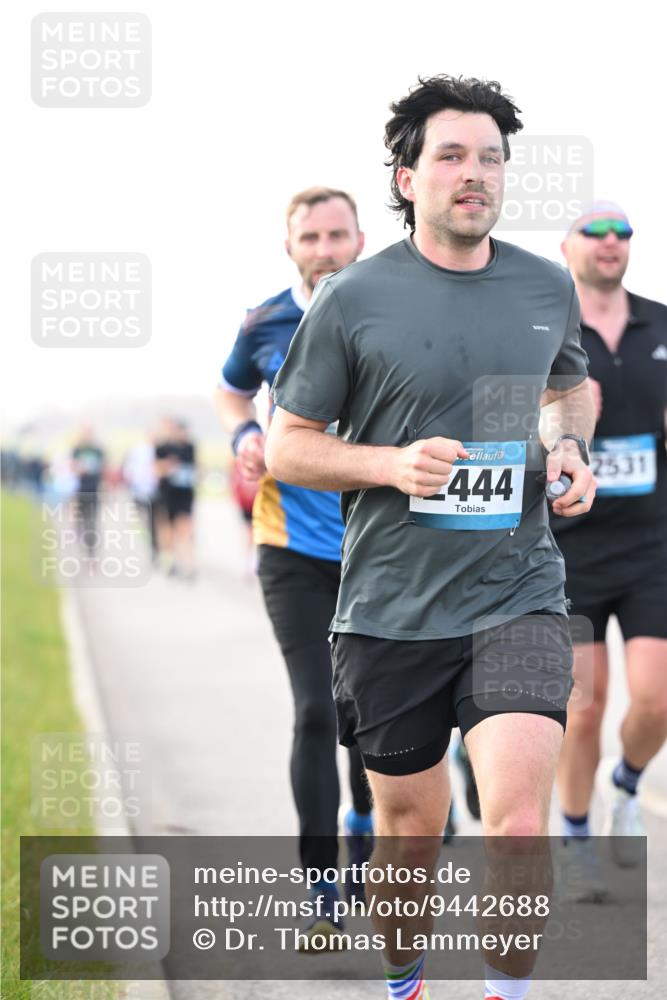 12.04.2026 - 45. Internationalen Wilhelmsburger Insellauf Dr. Thomas Lammeyer http://msf.ph/oto/9442688 12.04.2026 10:13:03 Laufen 444, 2531 meine-sportfotos.de