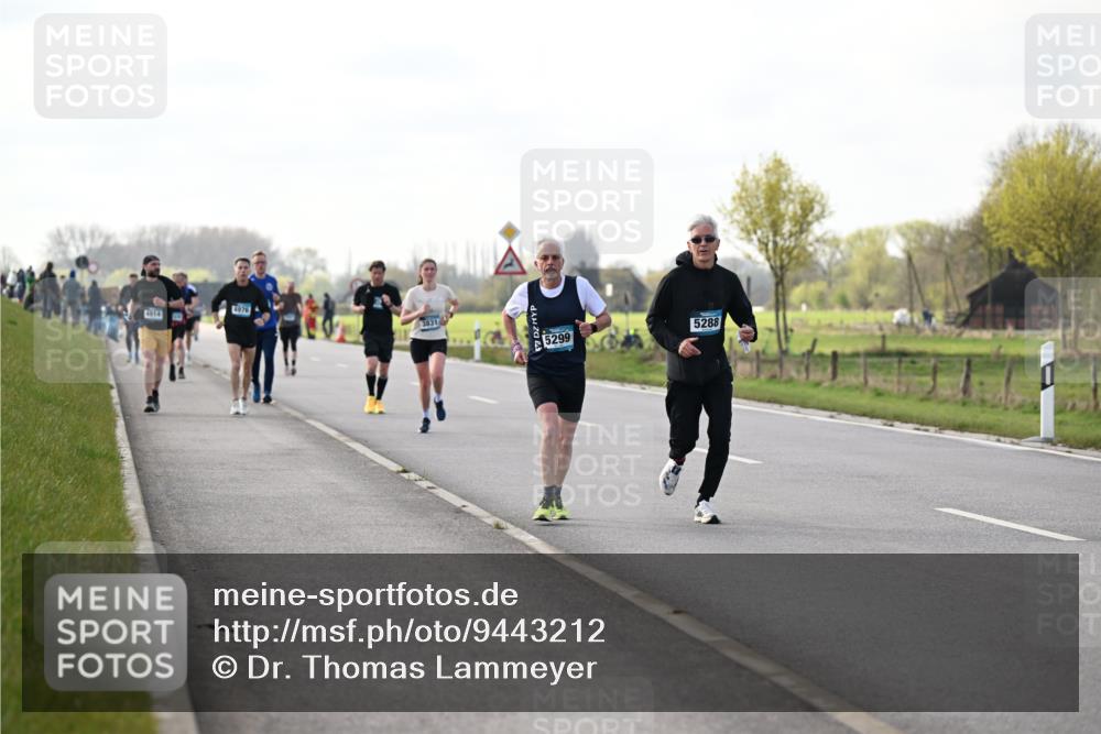 12.04.2026 - 45. Internationalen Wilhelmsburger Insellauf Dr. Thomas Lammeyer http://msf.ph/oto/9443212 12.04.2026 10:15:08 Laufen 4976, 4914, 3831, 5288, 5299 meine-sportfotos.de