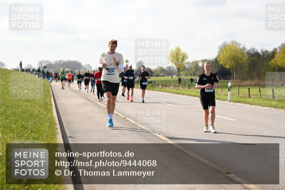 12.04.2026 - 45. Internationalen Wilhelmsburger Insellauf Dr. Thomas Lammeyer http://msf.ph/oto/9444068 12.04.2026 10:17:47 Laufen 17, 3830, 4434, 284 meine-sportfotos.de