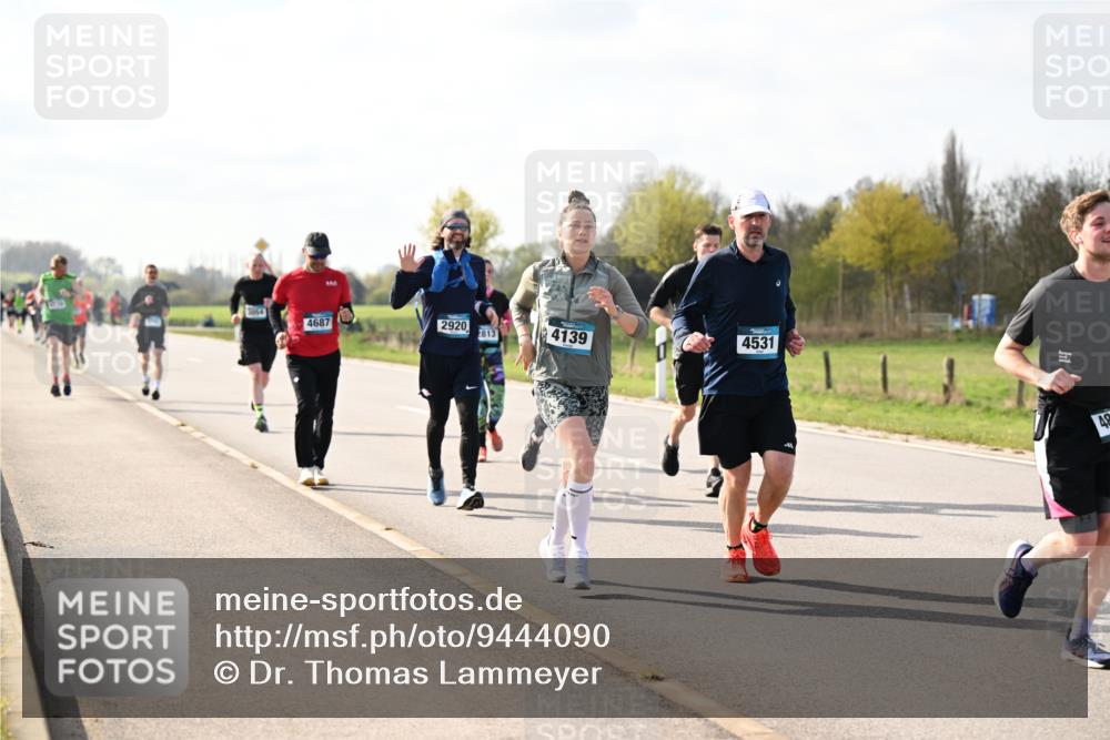 12.04.2026 - 45. Internationalen Wilhelmsburger Insellauf Dr. Thomas Lammeyer http://msf.ph/oto/9444090 12.04.2026 10:17:54 Laufen 4687, 2920, 2813, 4139, 4531, 48 meine-sportfotos.de