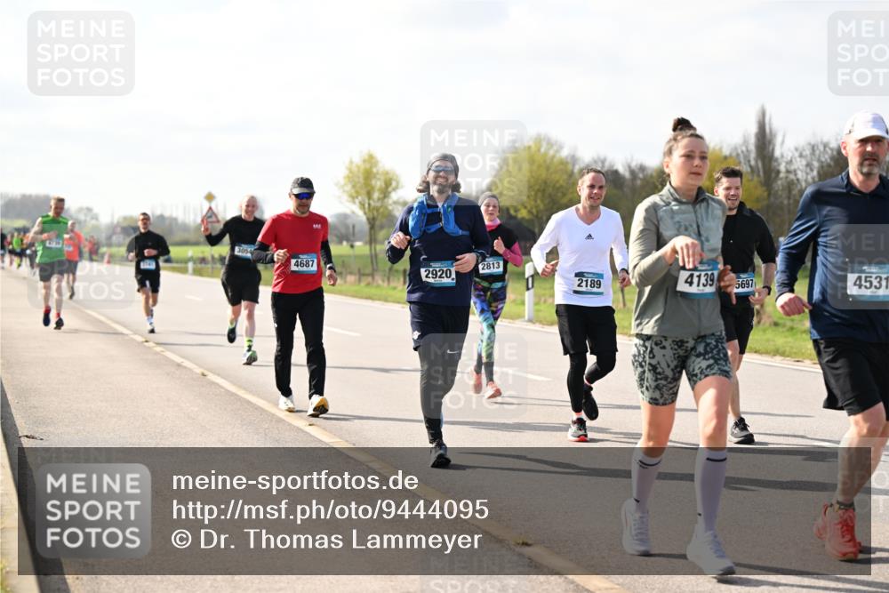 12.04.2026 - 45. Internationalen Wilhelmsburger Insellauf Dr. Thomas Lammeyer http://msf.ph/oto/9444095 12.04.2026 10:17:55 Laufen 3054, 4687, 2813, 2920, 2189, 4139, 5697, 4531 meine-sportfotos.de