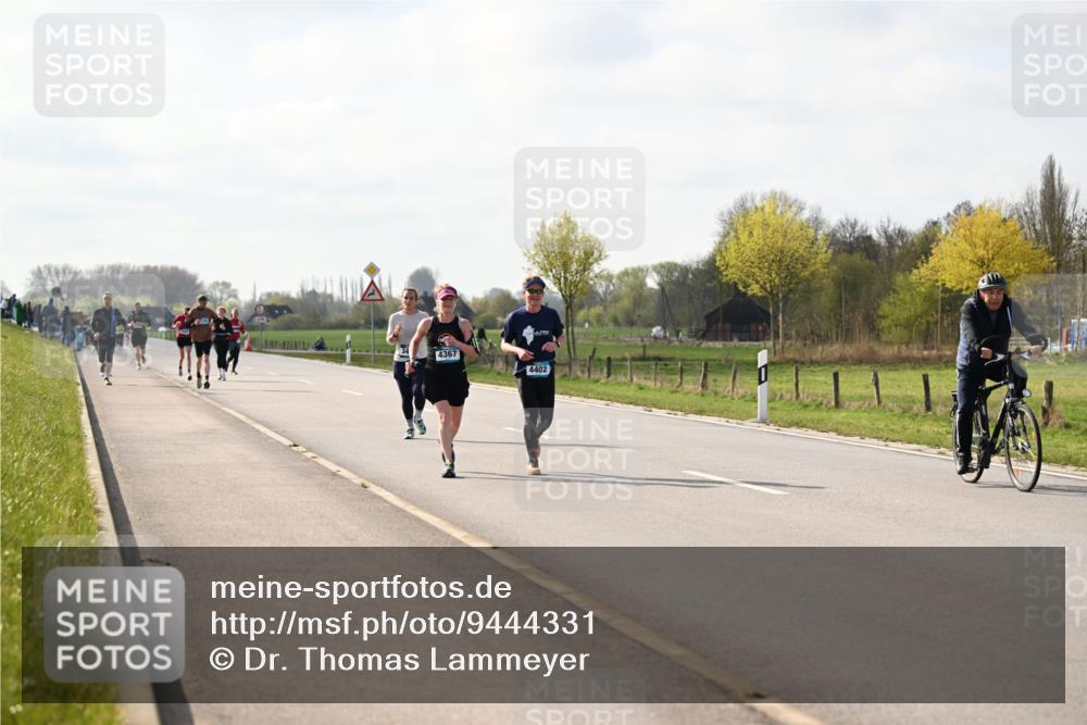 12.04.2026 - 45. Internationalen Wilhelmsburger Insellauf Dr. Thomas Lammeyer http://msf.ph/oto/9444331 12.04.2026 10:18:42 Laufen 4367, 4402 meine-sportfotos.de